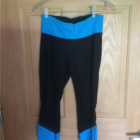 Xersion High Waisted Performance Fitted Capri Athletic Leggings Size Small - Picture 3 of 5